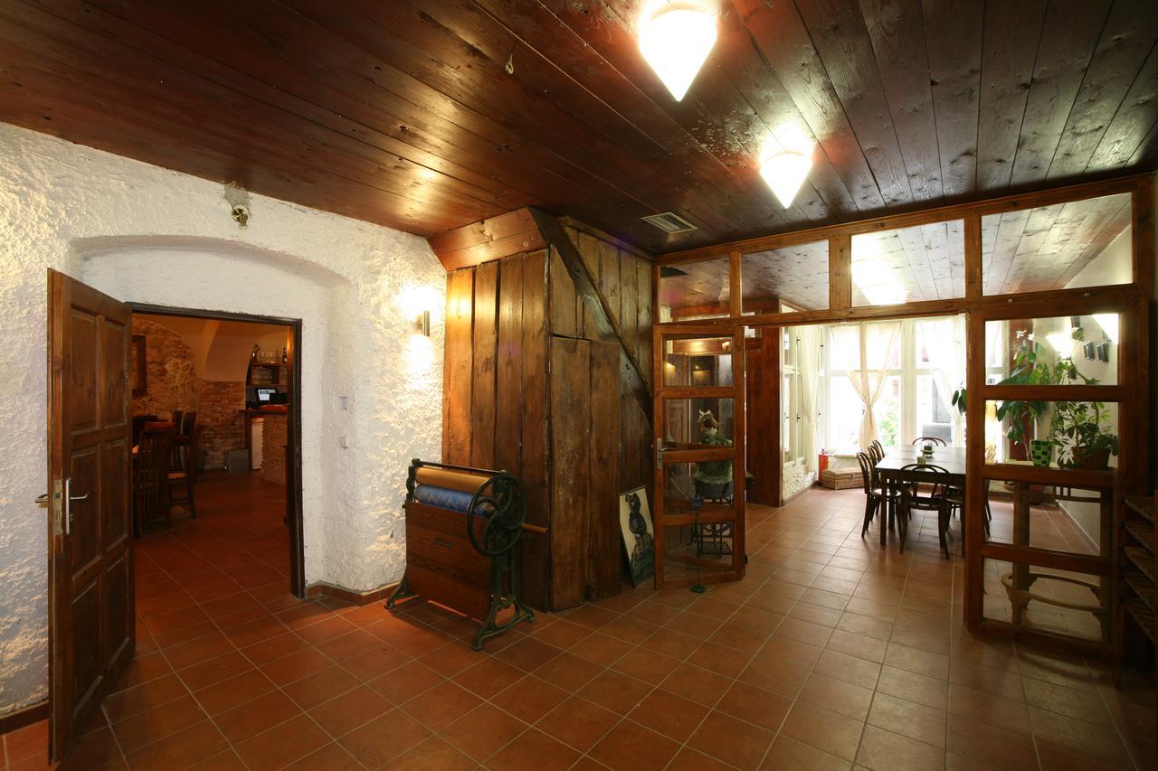 Hotel U Cerneho Orla Kostelec nad Černými Lesy Buitenkant foto