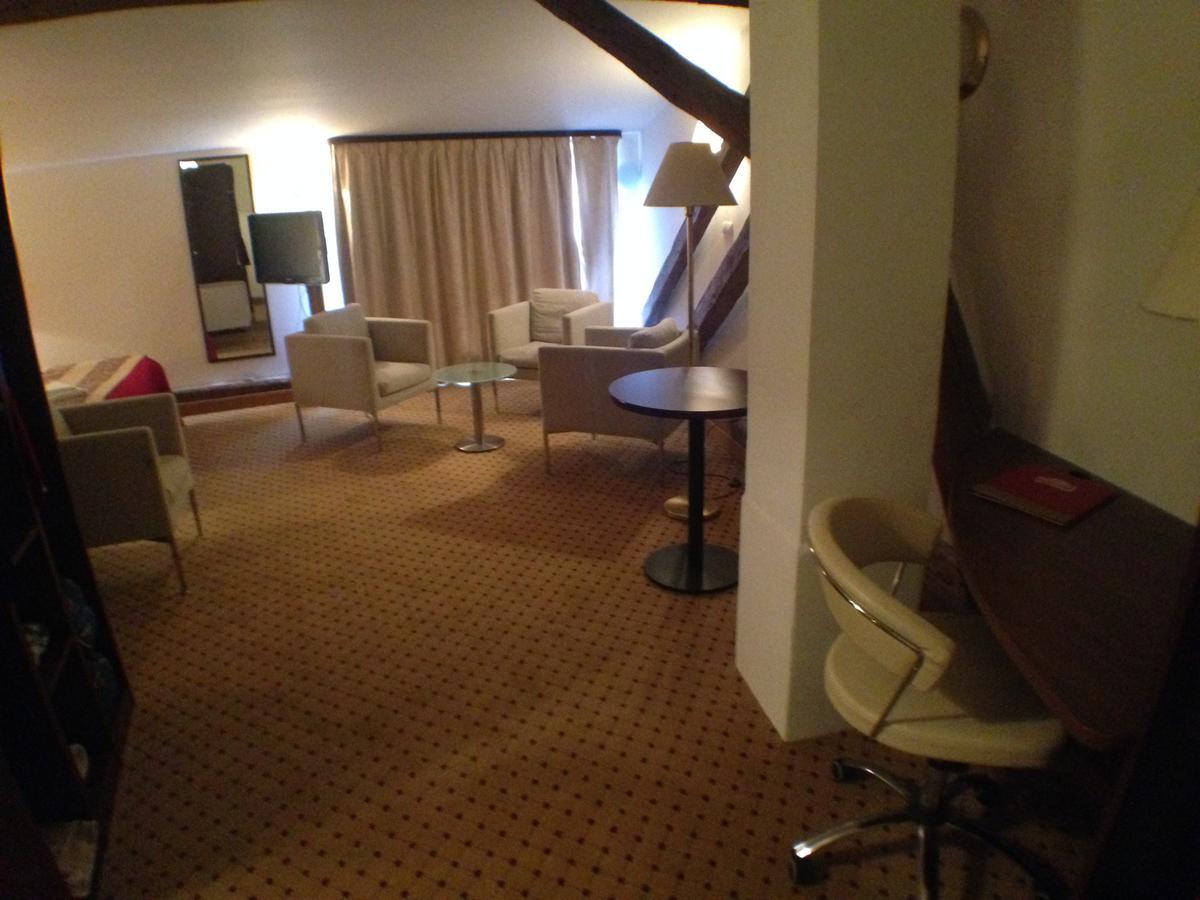 Hotel U Cerneho Orla Kostelec nad Černými Lesy Buitenkant foto